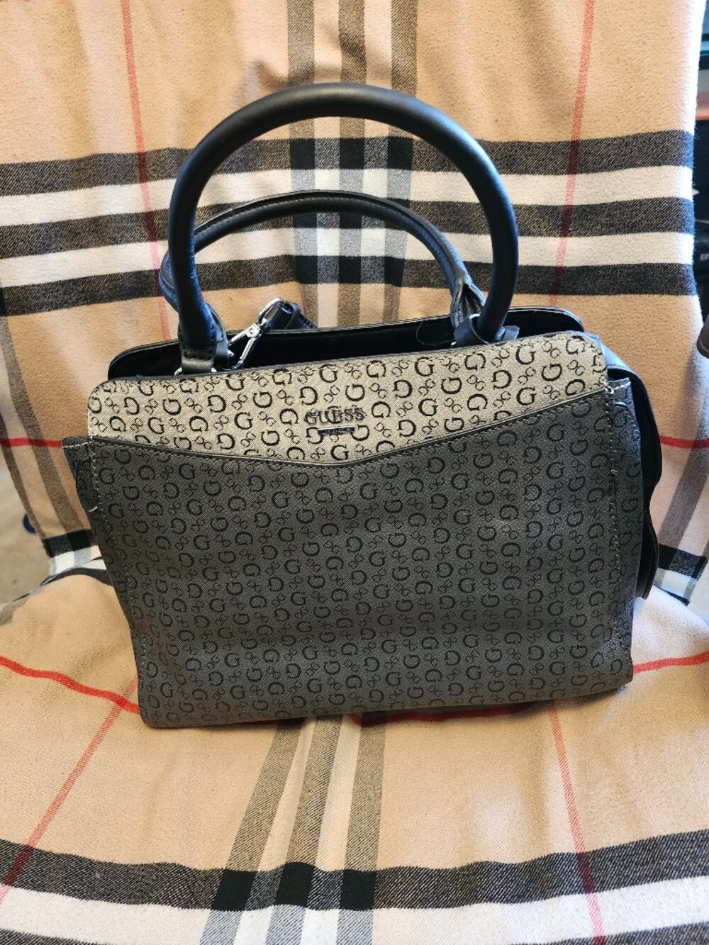 GUESS PURSE CROSS BODY BLACK/ GRAY